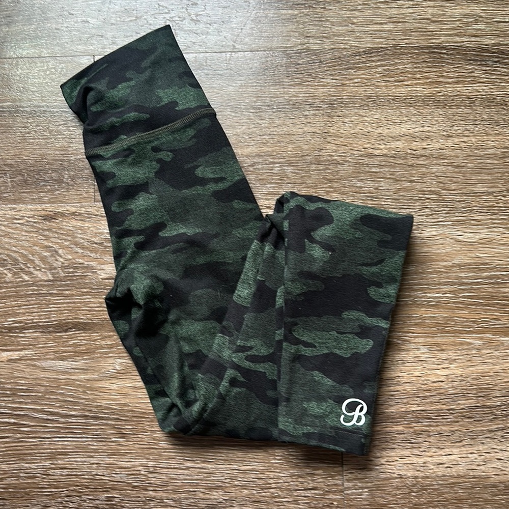 Bombshell Sportswear Fit Camo Scrunch Leggings